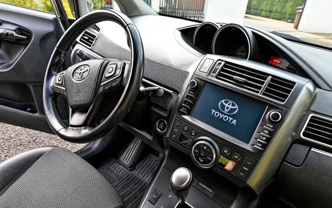 Toyota Verso cena 74500 przebieg: 107408, rok produkcji 2016 z Zawiercie małe 781